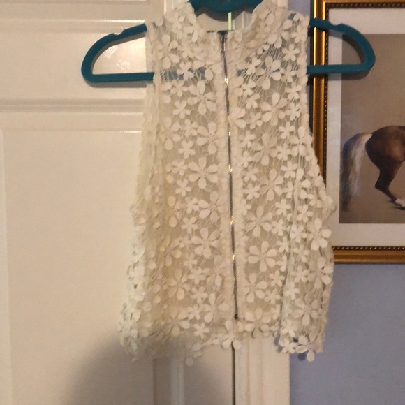 White lace tank top - Picture 2 of 3